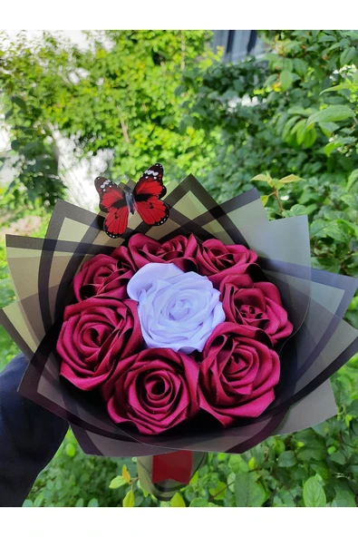 BUKET DÜNYASI 7 Li Solmayan Gül Buketi Bordo Gül Ortası Tek Beyaz Dışı Siyah ürün görseli 1