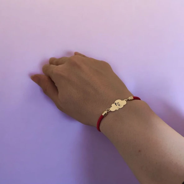 Sembole Özel Kırmızı İpek Örgülü 14 Ayar Altın Plakalı Bulut Figürlü Hediye Bileklik-364 ürün görseli