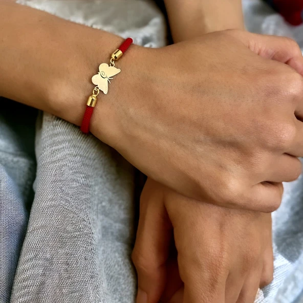 Harfe Özel 14 Ayar Altın Plakalı Kelebek Figürlü Kırmızı Örgü İpli Hediye Bileklik-368 - Resim 2