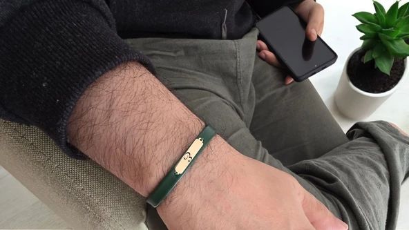 Harfe Özel 14 Ayar Altın Plakalı Dikdörtgen Figürlü Hakiki Yeşil Derili Hediye Bileklik-371 - Resim 4