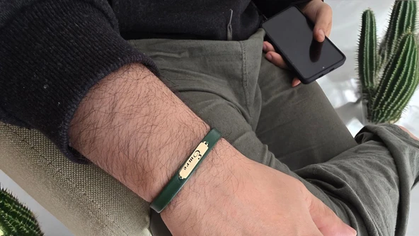 İsme Özel Dikdörtgen Figürlü Hakiki Yeşil Derili 14 Ayar Altın Plakalı Hediye Bileklik-371 - Resim 4