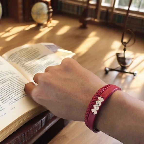 İsme Özel Hayat Döngüsü Figürlü Koyu Kırmızı Derili 14 Ayar Altın Plakalı Hediye Bileklik-373 - Resim 3