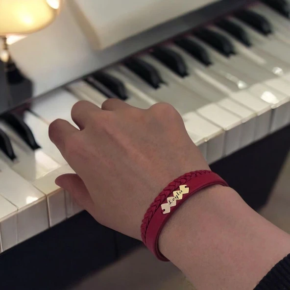 İsme Özel Hayat Döngüsü Figürlü Koyu Kırmızı Derili 14 Ayar Altın Plakalı Hediye Bileklik-373 ürün görseli