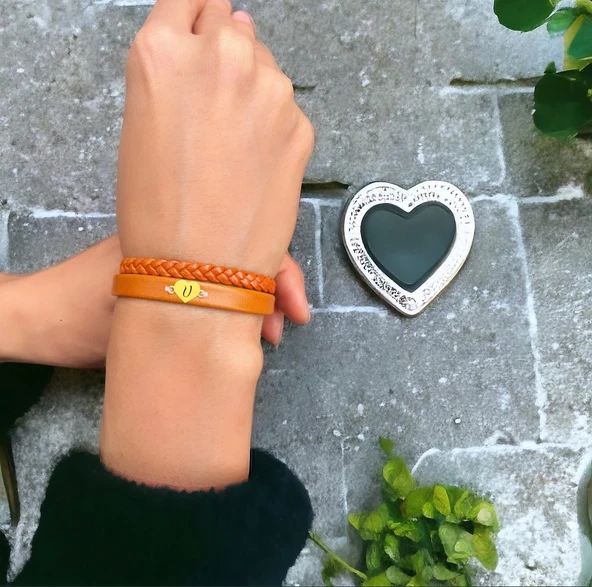 Harfe Özel 14 Ayar Altın Plakalı Kalp Motifli Doğal Kahverengi Derili Hediye Bileklik-374 - Resim 2