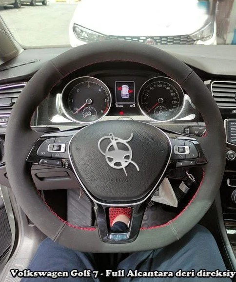 Golf 7 Jetta Passat Tiguan Polo-T-Roc F1 Dikmeli Araca Özel Direksiyon Kılıfı NUBUK KIRMIZI İPLİ ürün görseli