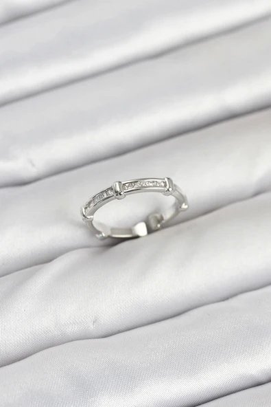 Pirinç Gümüş Renk Kemik Model Zirkon Taşlı Kadın Yüzük ürün görseli