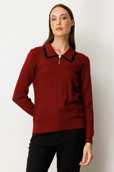 On Yakası Aksesuar Detaylı Triko Kazak On