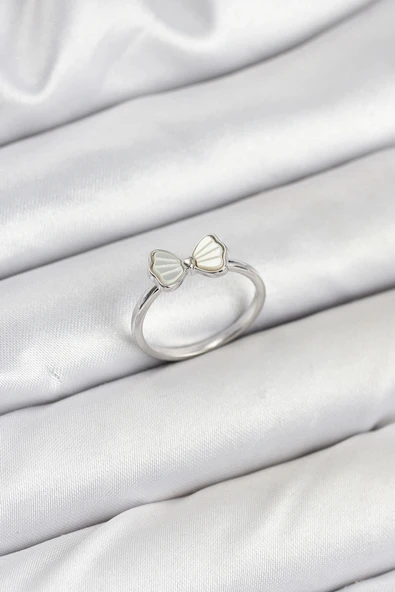 Pirinç Gümüş Renk Fiyonk Model Kadın Yüzük