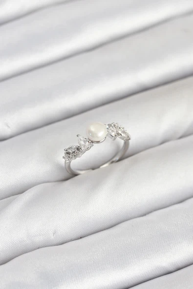 Pirinç Gümüş Renk Zirkon Taşlı İncili Model Kadın Yüzük