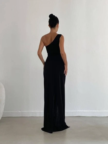 Kadın Dalgıç Krep Kumaş Tek Omuz Yırtmaç Detaylı Maxi Boy Elbise - Resim 4