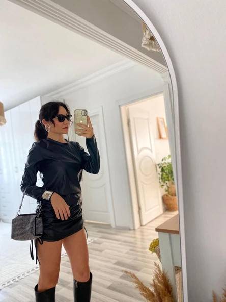 Kadın Uzun Kollu Bisiklet Yaka Yandan Büzgülü Kısa Deri Elbise - Resim 3