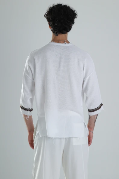 Kolyeli Tasarım Beyaz Fakir Kol T-Shirt - 4