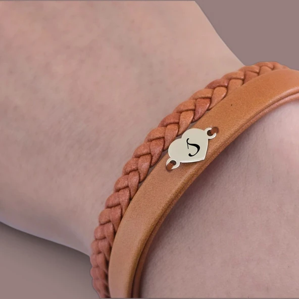 Harfe Özel 14 Ayar Altın Plakalı Kalp Figürlü Doğal Kahverengi Derili Hediye Bileklik-401 - Resim 3