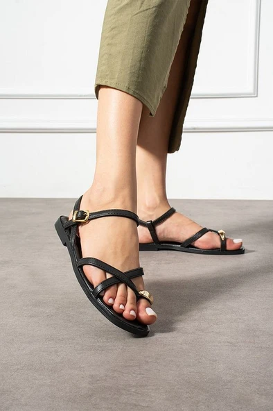 Nordi Siyah Cilt Kemerli Sandalet ürün görseli