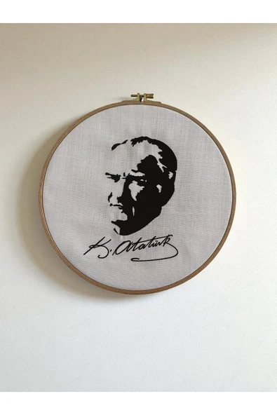 HHKARTS Atatürk Portre Nakışlı Kasnak Duvar Süsü 29Cm - 1