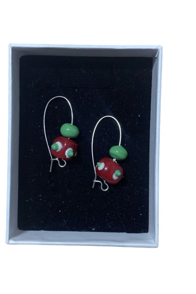 BAE ATOLYE Kırmızı Yeşil Beyaz Benekli Cam Murano Küpe ürün görseli