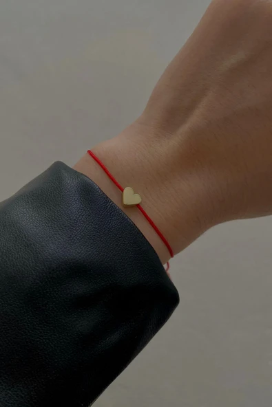 boutique bigiy Kalpli Kırmızı İp Bileklik ürün görseli