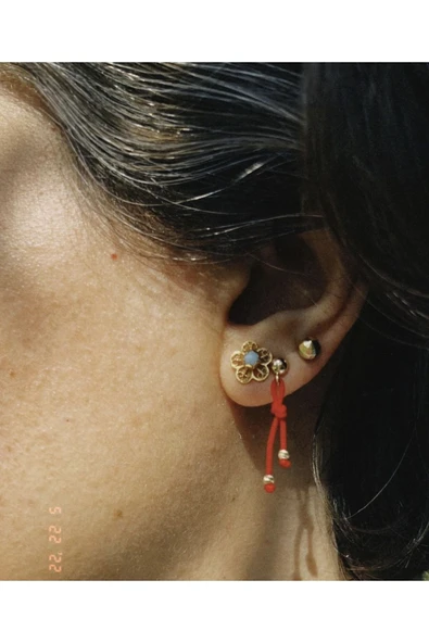 Black Beads Accessory Dorikalı Kırmızı İp Küpe ürün görseli