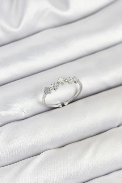 Pirinç Gümüş Renk Minimal Yonca Detaylı Kadın Yüzük