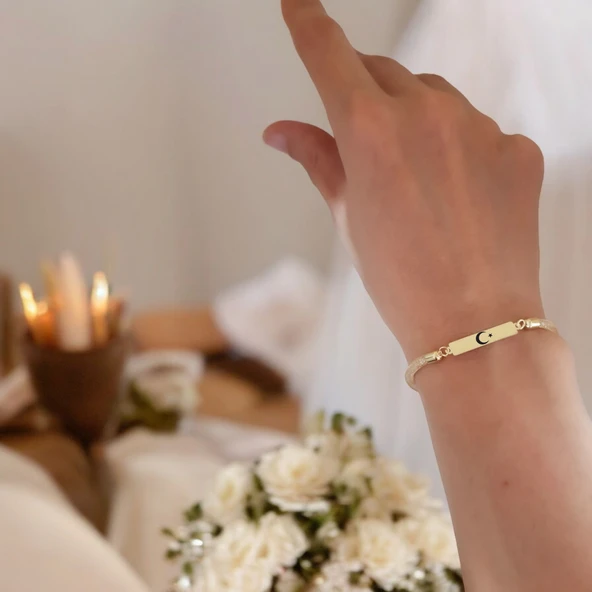 Sembole Özel Hasır Kordonlu 14 Ayar Altın Plakalı Dikdörtgen Motifli Hediye Bileklik-402 - Resim 2