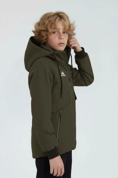 Erkek Çocuk Yeşil Outdoor Su İtici Kapüşonlu Kaban – Rüzgar Geçirmez, Hafif ve Dayanıklı - 2