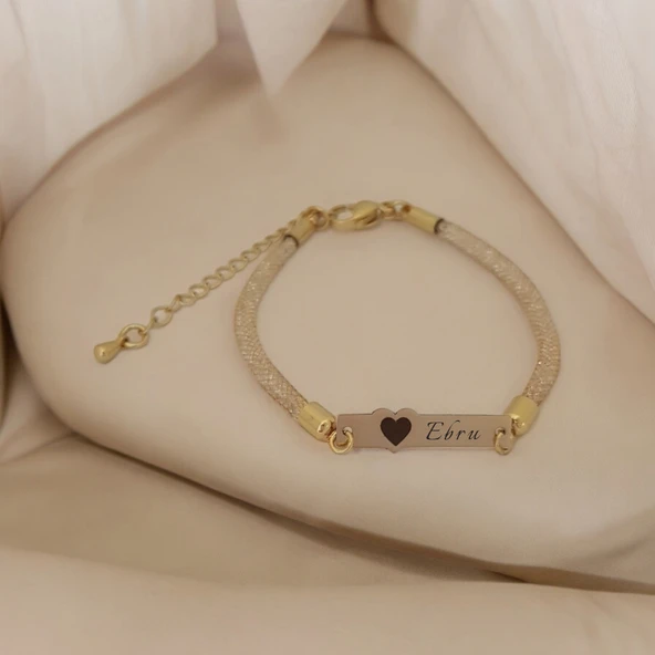 İsme Özel Kalp Figürlü Hasır Kordonlu 14 Ayar Altın Plakalı Hediye Bileklik-414 ürün görseli