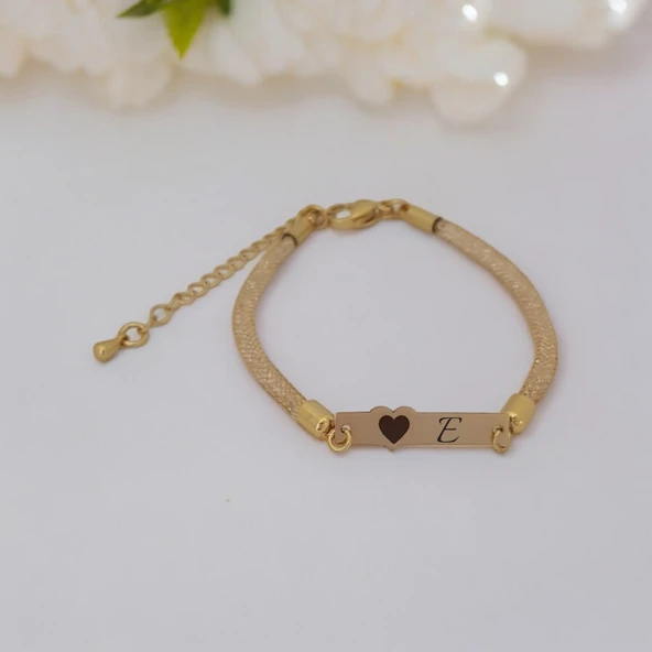 Harfe Özel 14 Ayar Altın Plakalı Kalp Figürlü Hasır Kordonlu Hediye Bileklik-414 ürün görseli