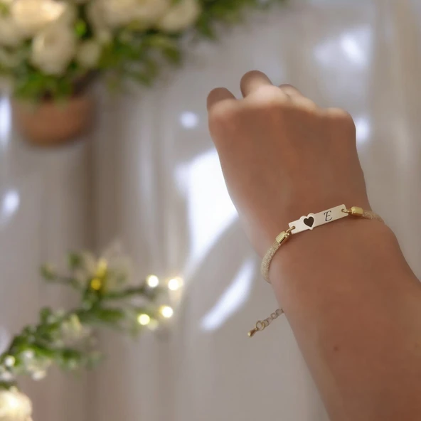Harfe Özel 14 Ayar Altın Plakalı Kalp Figürlü Hasır Kordonlu Hediye Bileklik-414 - Resim 2