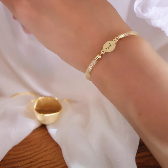 İsme Özel Oval Motifli Hasır Kordonlu 14 Ayar Altın Plakalı Doğum Günü Hediyesine Özel Bileklik-415 - Resim 2