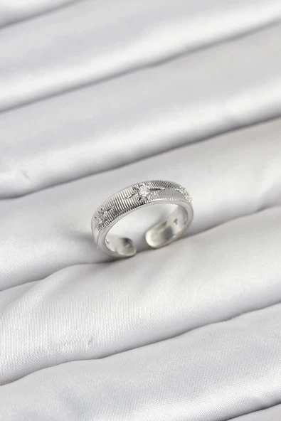 Pirinç Gümüş Renk Zirkon Taşlı Kutup Yıldızı Model Kadın Yüzük ürün görseli 1