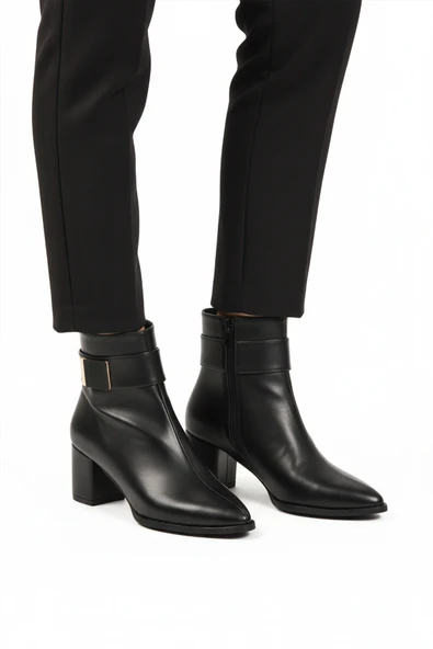 Ayakmod Siyah Dar Kalıp Streç Bilek Boy Sivri Burun Polarlı Topuklu Kadın Bot 262326 Z