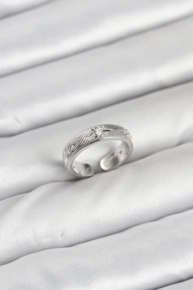 Pirinç Gümüş Renk Zirkon Taşlı Kutup Yıldızı Model Kadın Yüzük - TJ-BYK3899 ürün görseli