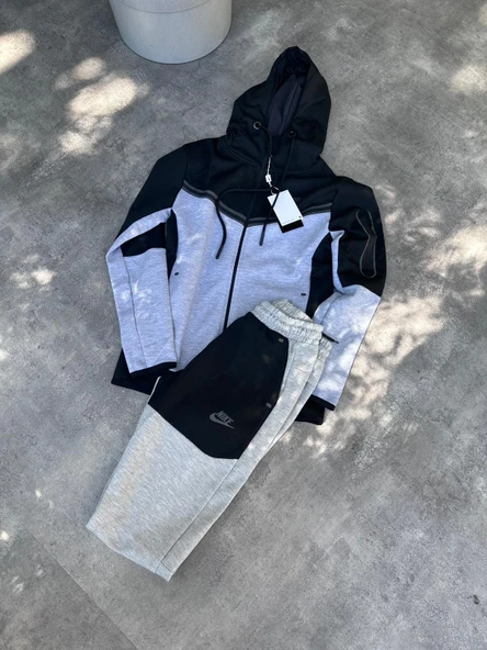 Nike Tech Fleece - 1