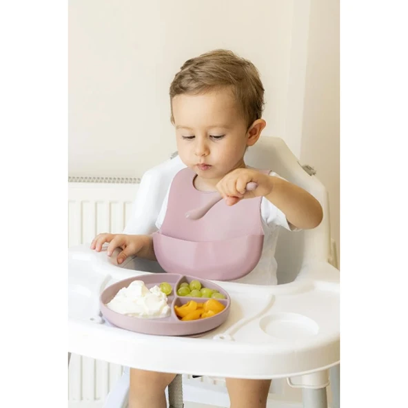 Pembe 3 lü Silikon Yemek Seti - Önlük + Diş Kaşıyıcılı Kaşık + Vakumlu Tabak - Resim 4