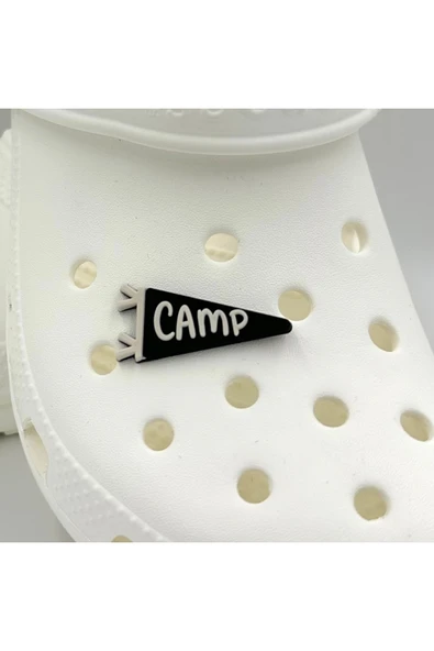 Crocs Terlik Süsü ve Aksesuarı , Çanta Süsü – Jibbitz 3D Camp Yazılı Üçgen Bayrak Görsel Logo Aksesuar ürün görseli 1