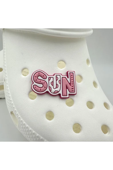 Crocs Terlik Süsü ve Aksesuarı , Çanta Süsü – Jibbitz 3D Sun Yazılı Görsel Logo Aksesuar ürün görseli 1