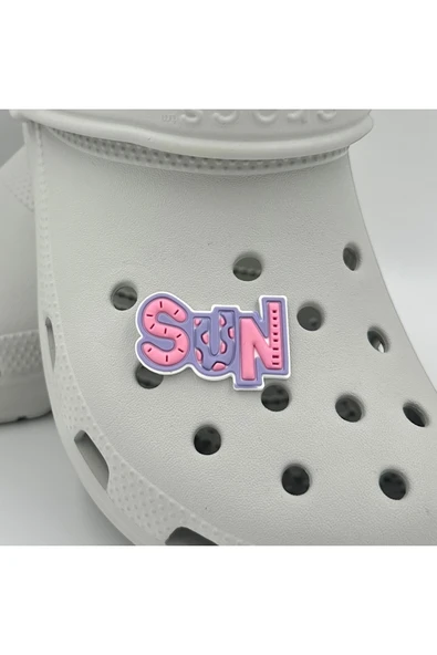 Crocs Terlik Süsü ve Aksesuarı , Çanta Süsü – Jibbitz 3D Sun Yazılı Görsel Logo Aksesuar ürün görseli 1