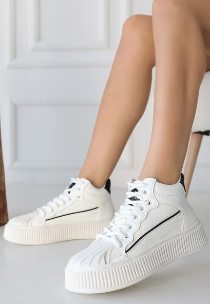 Estim Beyaz Cilt Siyah Detaylı Bağcıklı Spor Ayakkabı ürün görseli