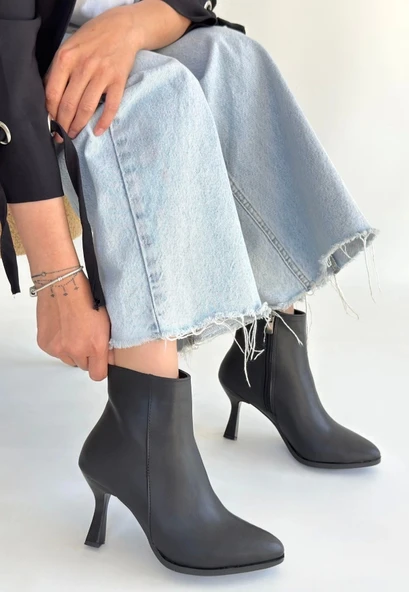 BİÇOMİ Mişha Siyah Cilt Topuklu Bot ürün görseli