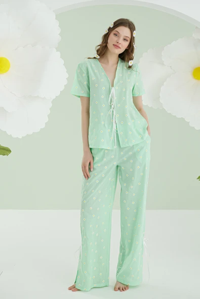 Yeşil Papatya Desenli Önden Bağlamalı Pijama Takımı ürün görseli 1