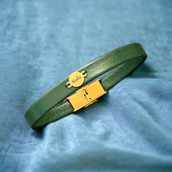 İsme Özel Yuvarlak Figürlü Doğal Yeşil Derili 14 Ayar Altın Plakalı Plakalı Hediye Bileklik-428 ürün görseli