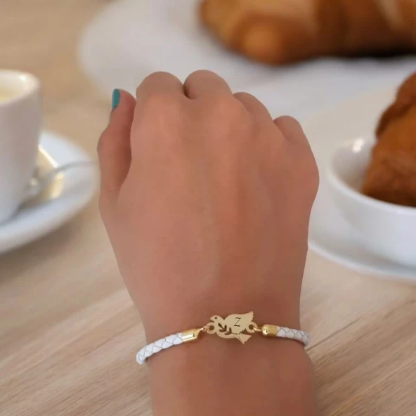 Harfe Özel 14 Ayar Altın Plakalı Plakalı Kuş Motifli Doğal Beyaz Derili Hediye Bileklik-425 - Resim 2