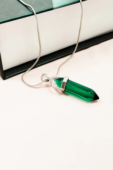 LitaeTrend Yeşil Kuvars Doğal Taşı Zincirli El Yapımı Tasarımlı Kolye Uç: 3,5 cm Zincir: 20 cm Kutulu - Resim 3