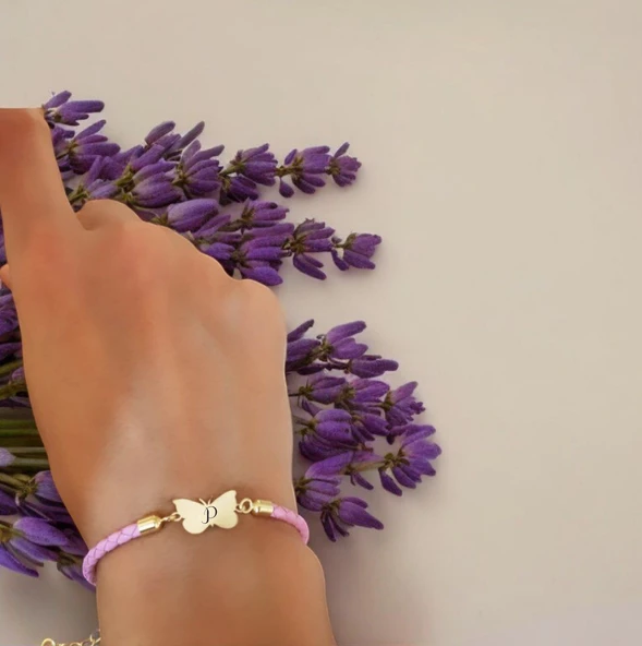 Harfe Özel 14 Ayar Altın Plakalı Kelebek Motifli Doğal Pembe Derili Hediye Bileklik-429 - Resim 2