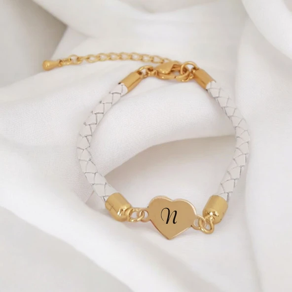 Sevgililer Günü İçin Harfe Özel 14 Ayar Altın Plakalı Kalp Figürlü Doğal Beyaz Derili Hediye Bileklik-433 ürün görseli