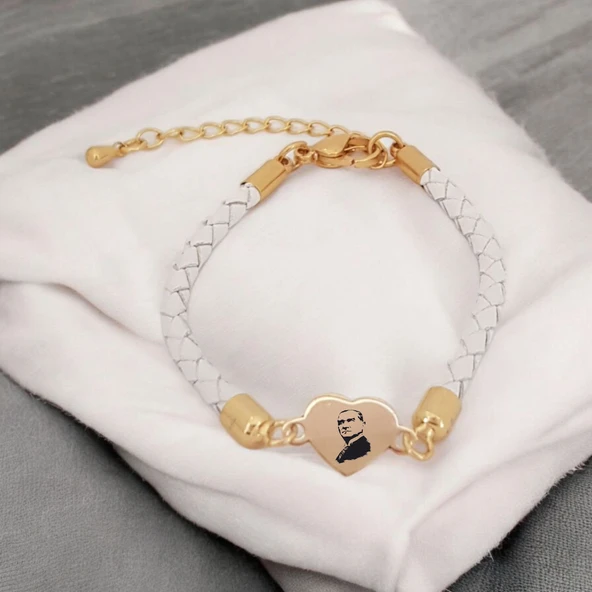 Sembole Özel Doğal Beyaz Derili 14 Ayar Altın Plakalı Kalp Figürlü Sevgililer Gününe Özel Hediye Bileklik-433 ürün görseli
