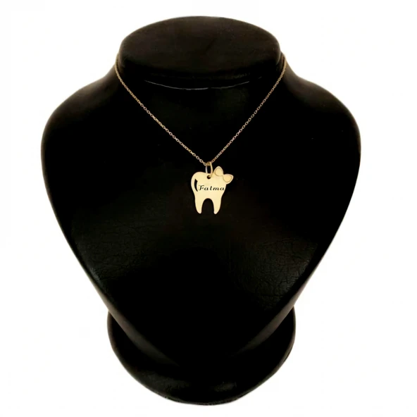 İsme Özel Diş ve Fiyonk Motifli Altın Renkli Zincirli 14 Ayar Altın Plakalı Hediyelik Kolye-450 ürün görseli