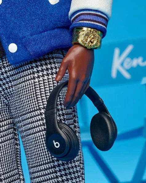 Barbie İmzalı LeBron James Kenbassadors Bebek HRM33 - Resim 6