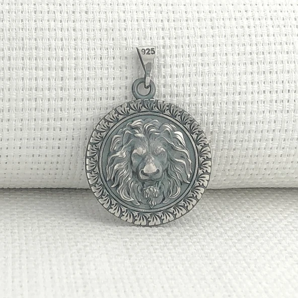 925 Ayar Gümüş Aslan Kabartmalı Kolye Ucu ürün görseli