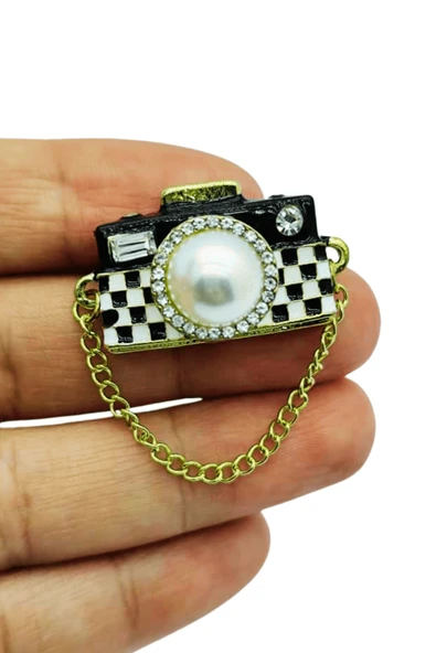 Kamera Figürlü İncili Broş Fotoğraf Tutkunlarına Özel Zarif ve Şık Aksesuar